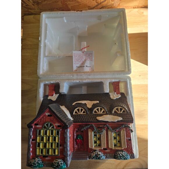 Department 56 The Original Snow Village - Stonehurst #5140-3 with Box and Light - Picture 5 of 6